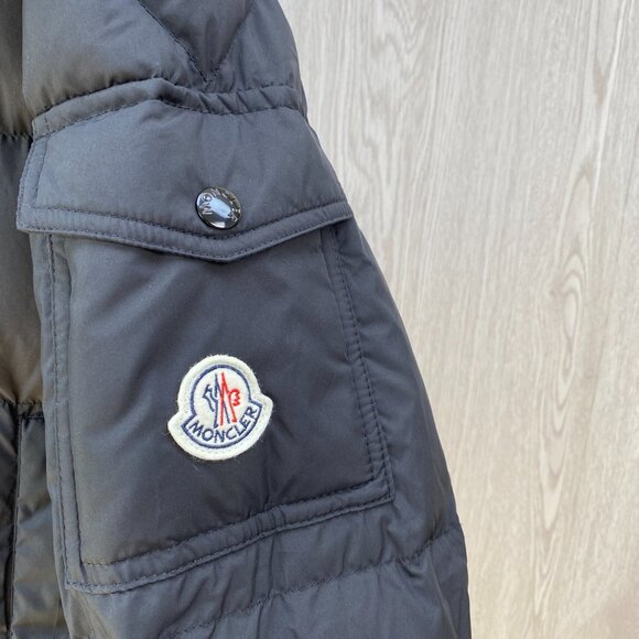 Men's matte Mayan-style short down jacket. High-end condition, looks great on. M - Picture 4 of 7